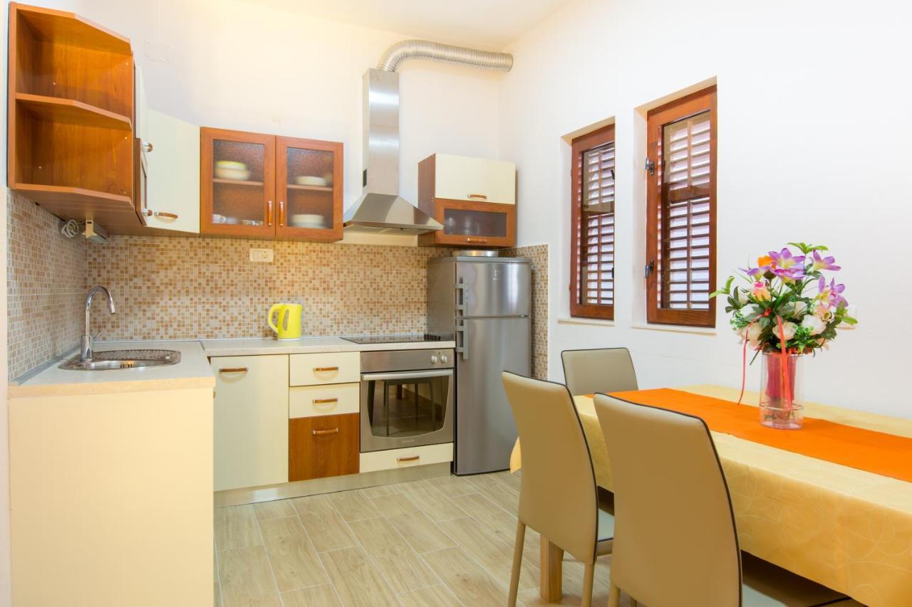 Apartments By The Sea Kastel Stari, Kastela - 15894 Εξωτερικό φωτογραφία